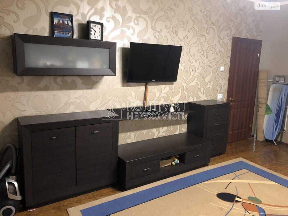 Продаж 1км кв.  на вул. Алчевських 58 Центр