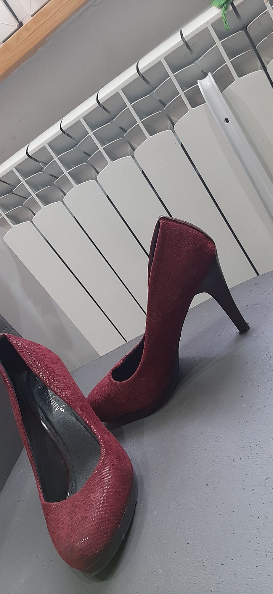 Buty obcasy bordo 38 .