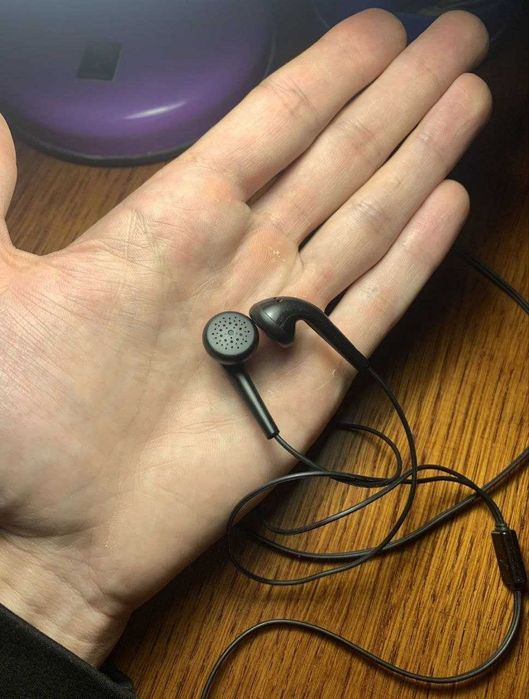 Продам навушники от Lg gs155 оригинальні