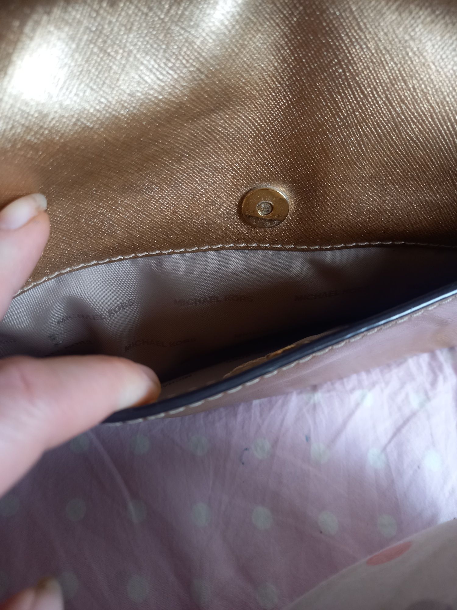 Золотистая сумка Michael Kors 17×30