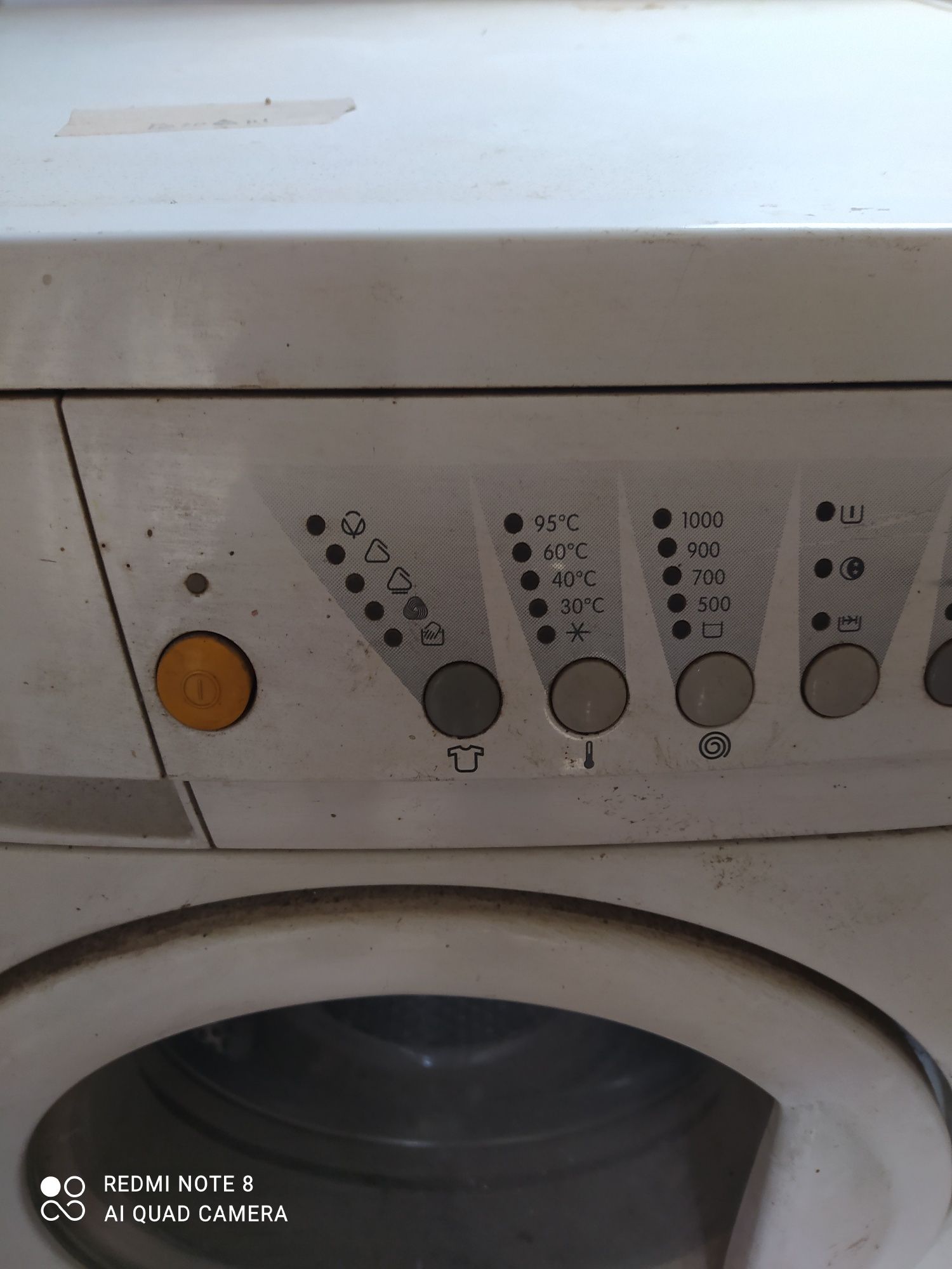 Продам пральну машину  занусі по запчастинам.