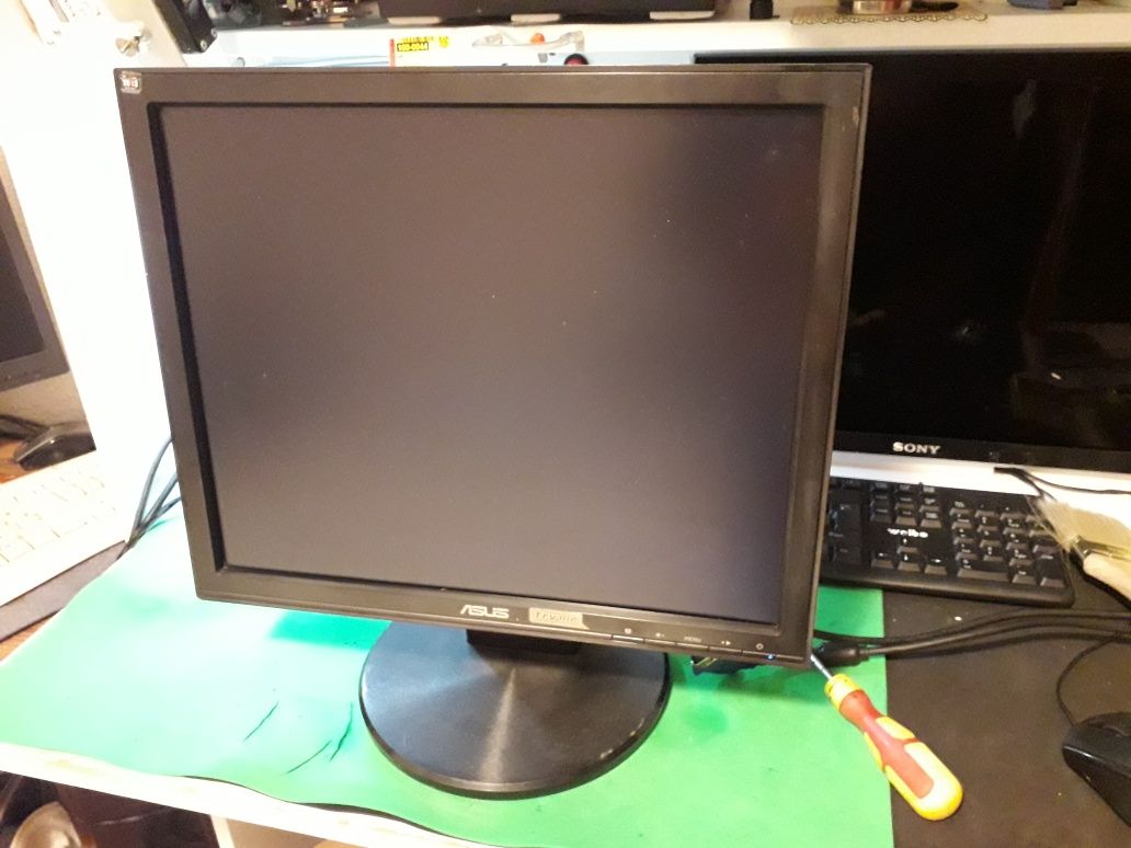 Monitor TFT Asus 17 polegadas