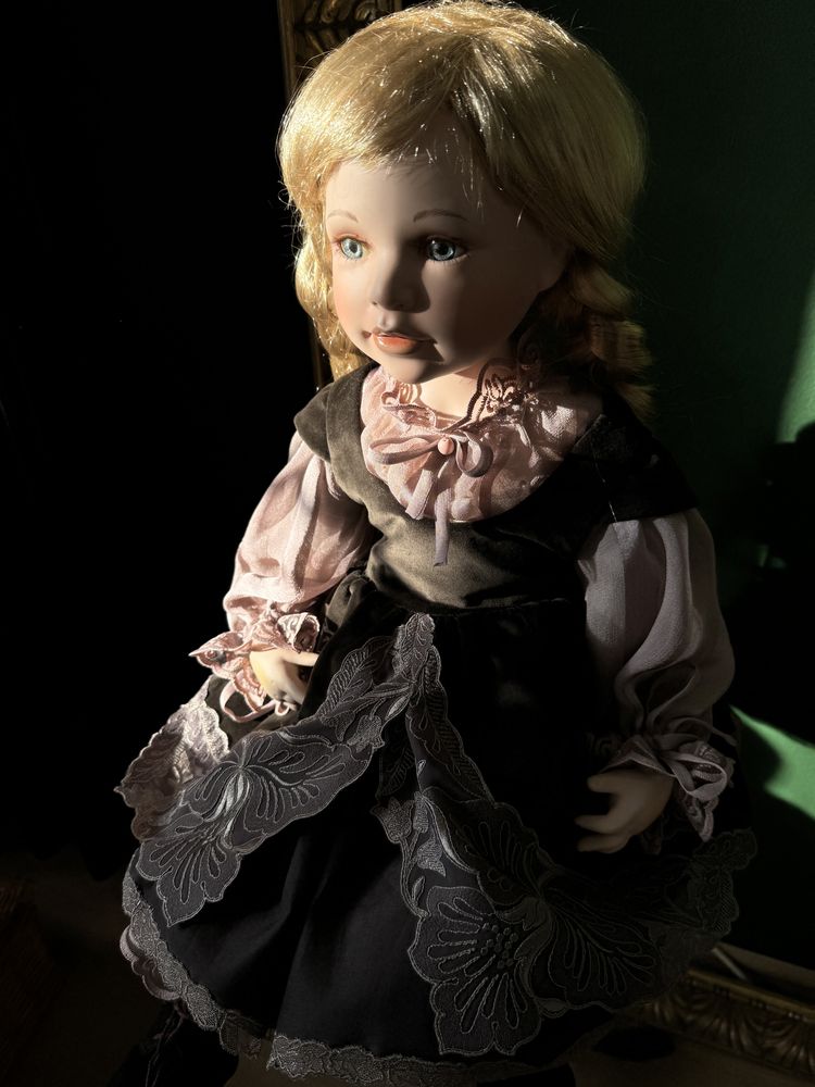 Przypiękna lalka porcelanowa
