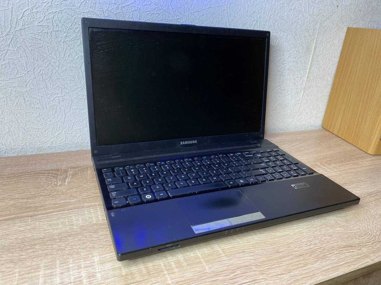 Ноутбук 15.6 Samsung NP300V5A  Intel Core i3 NVIDIA GeForce GT 520MX