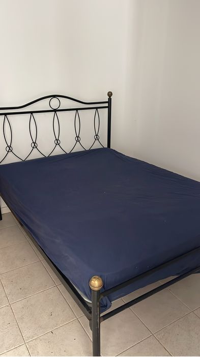 Vendo cama de casal+colchão COM URGÊNCIA