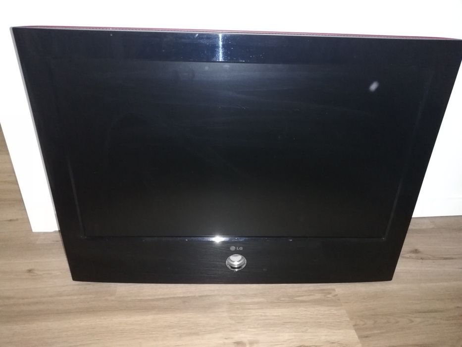 LCD TV LG scarlet