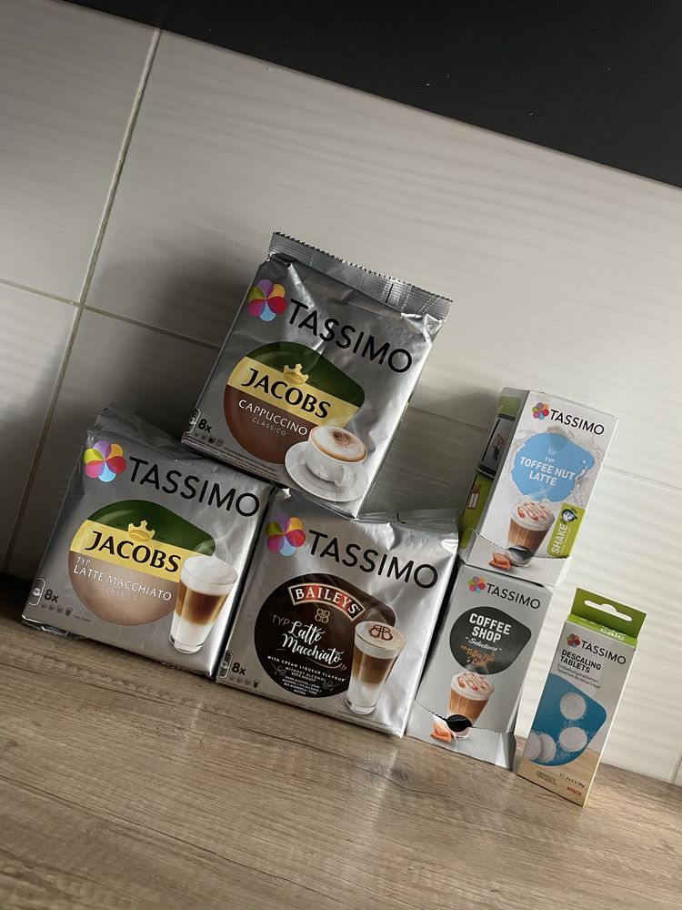 Ekspress kapsułkowy bosch tassimo + zestaw kaw