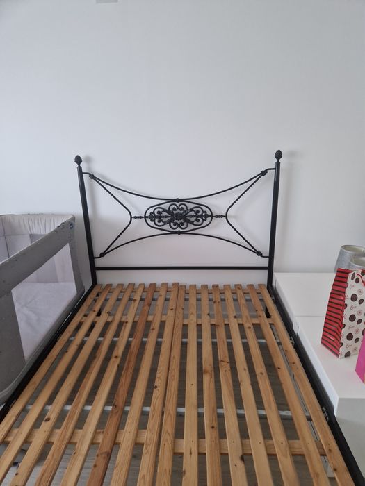 Cama de ferro em bom estado