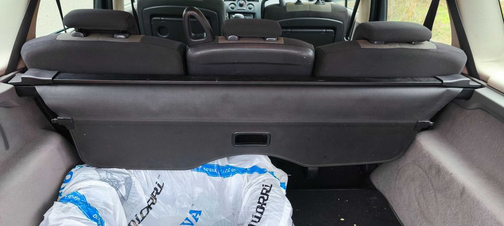 Шторка багажника Renault Scenic 2 чёрная.