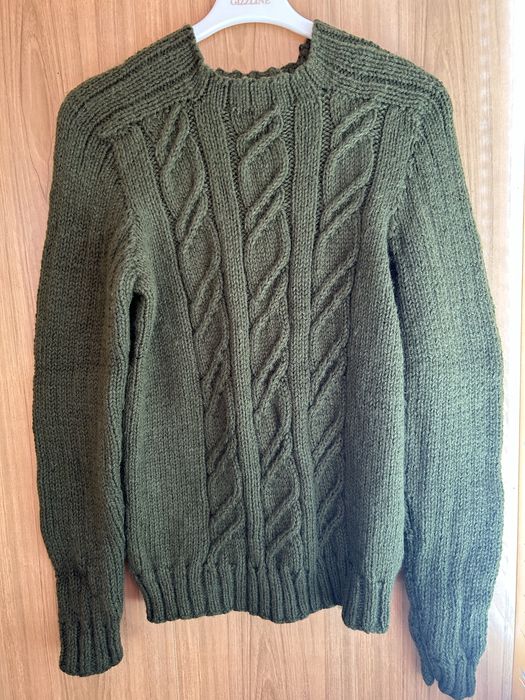 Чоловічий вʼязаний светр кольору хакі