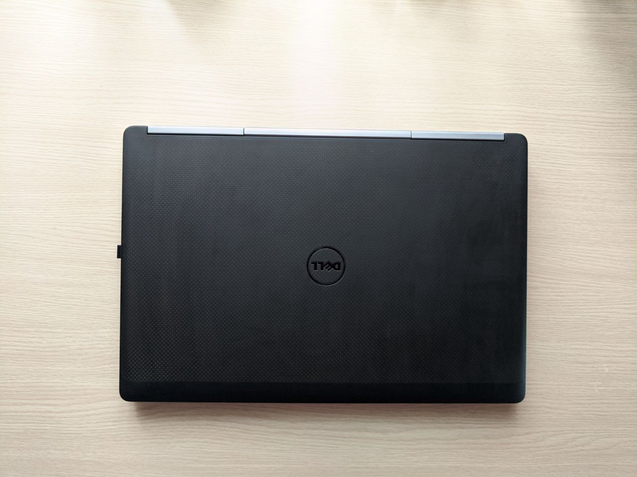 Dell precison 7720 (i7 7700hg, p3000 (6 gb) 16 gb, 500 ssd)