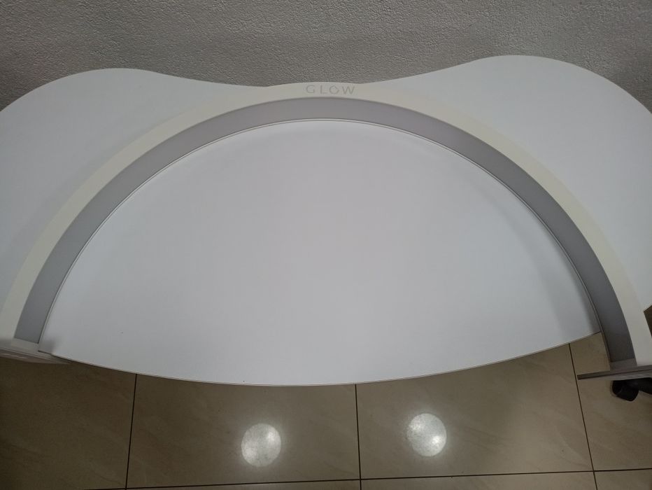 Biała lampa bezcieniowa GLOW do paznokci nablatowa żel manicure pedi