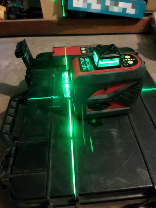 Laser budowlany stan bardzo dobry