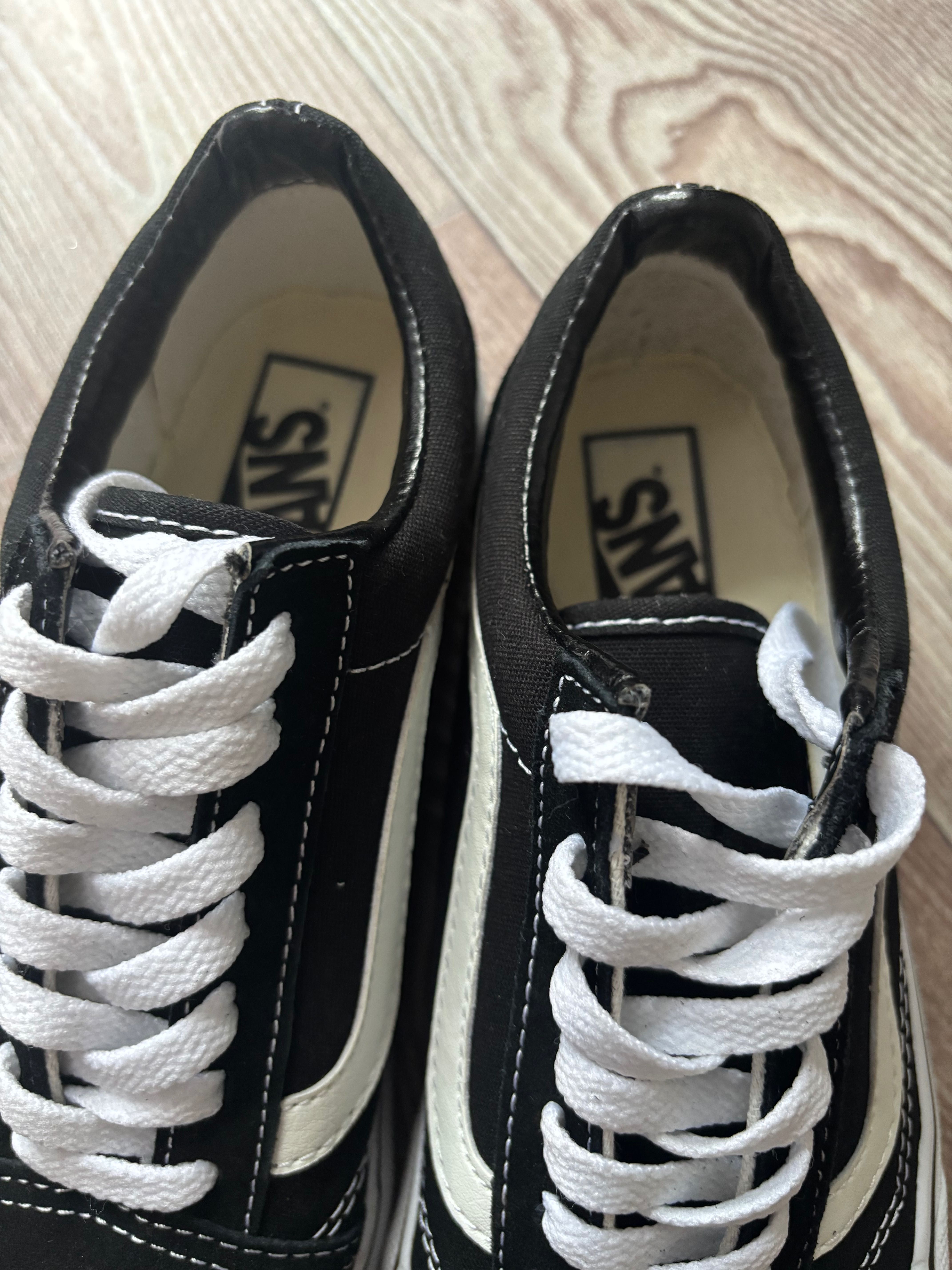 Продаж кросівок Vans