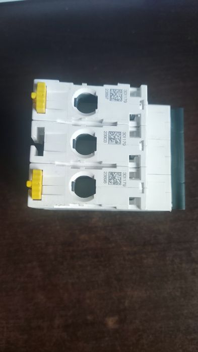 Автоматический выключатель Schneider iC60N 3P 32 A C