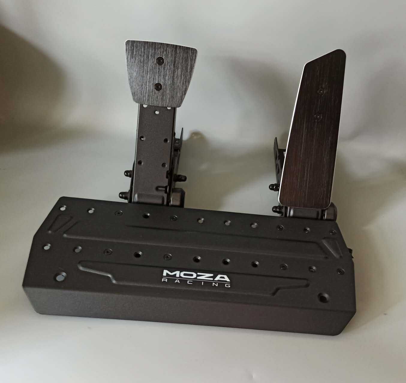 Комплект педали и руль MOZA SR-P Logitech G29