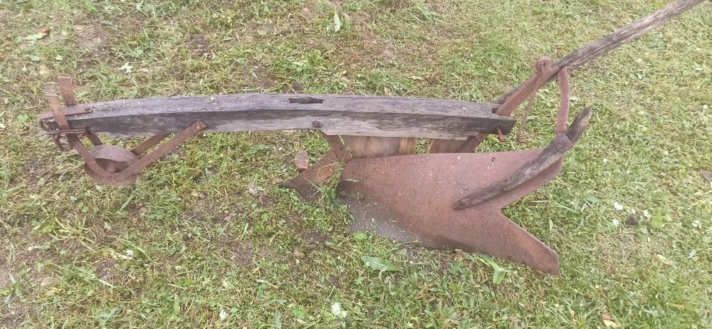 Vendo arado antigo