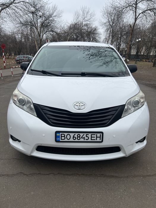Продам Toyota Sienna