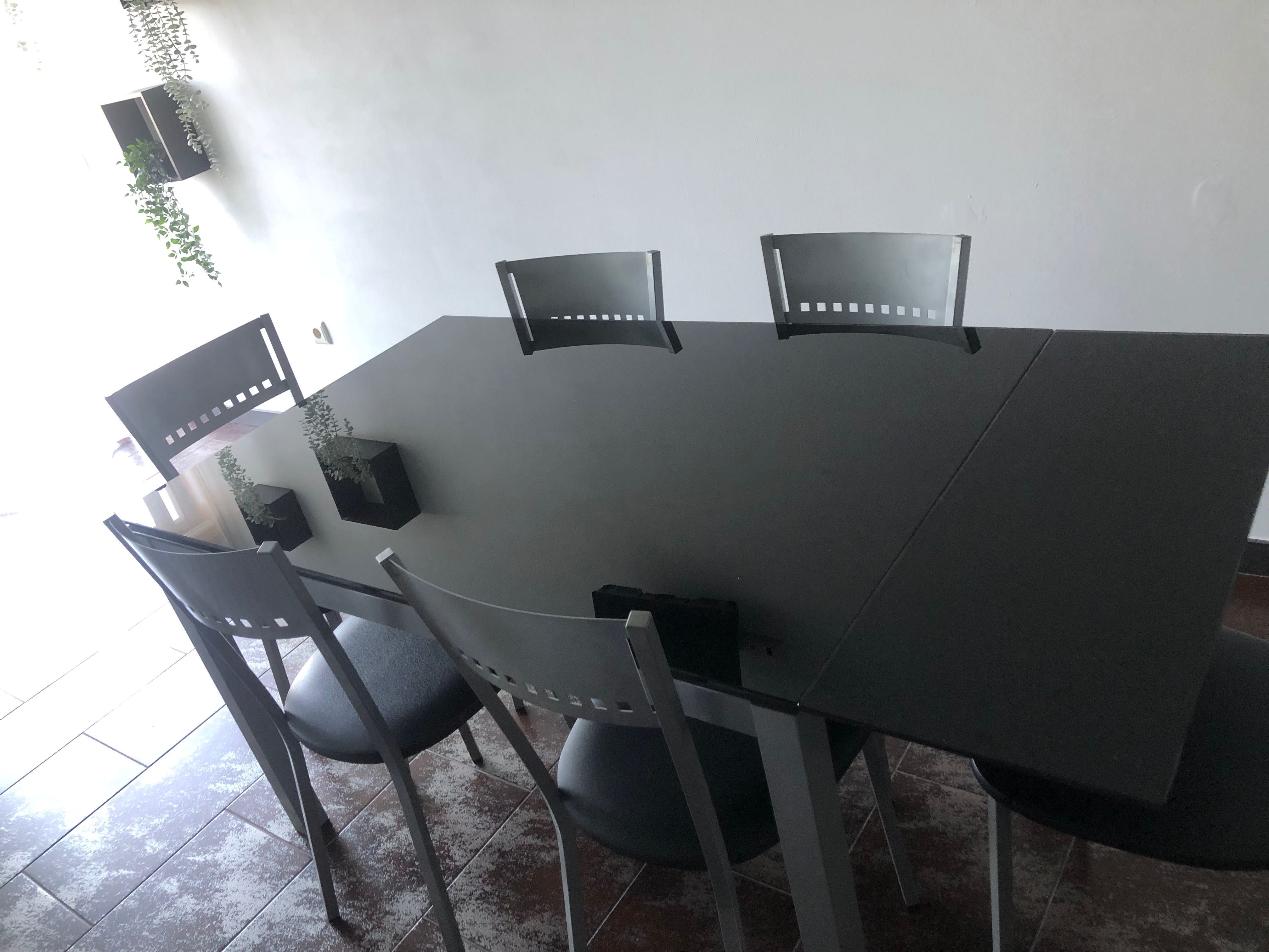 Mesa de cozinha em vidro