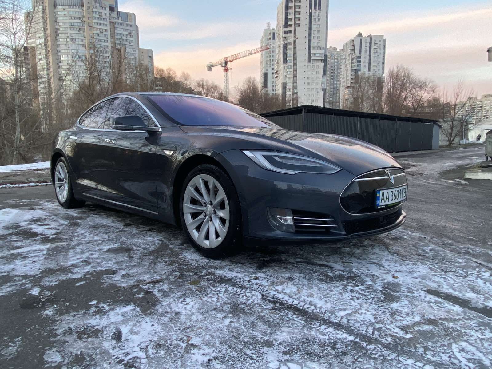 Tesla Model S 2015