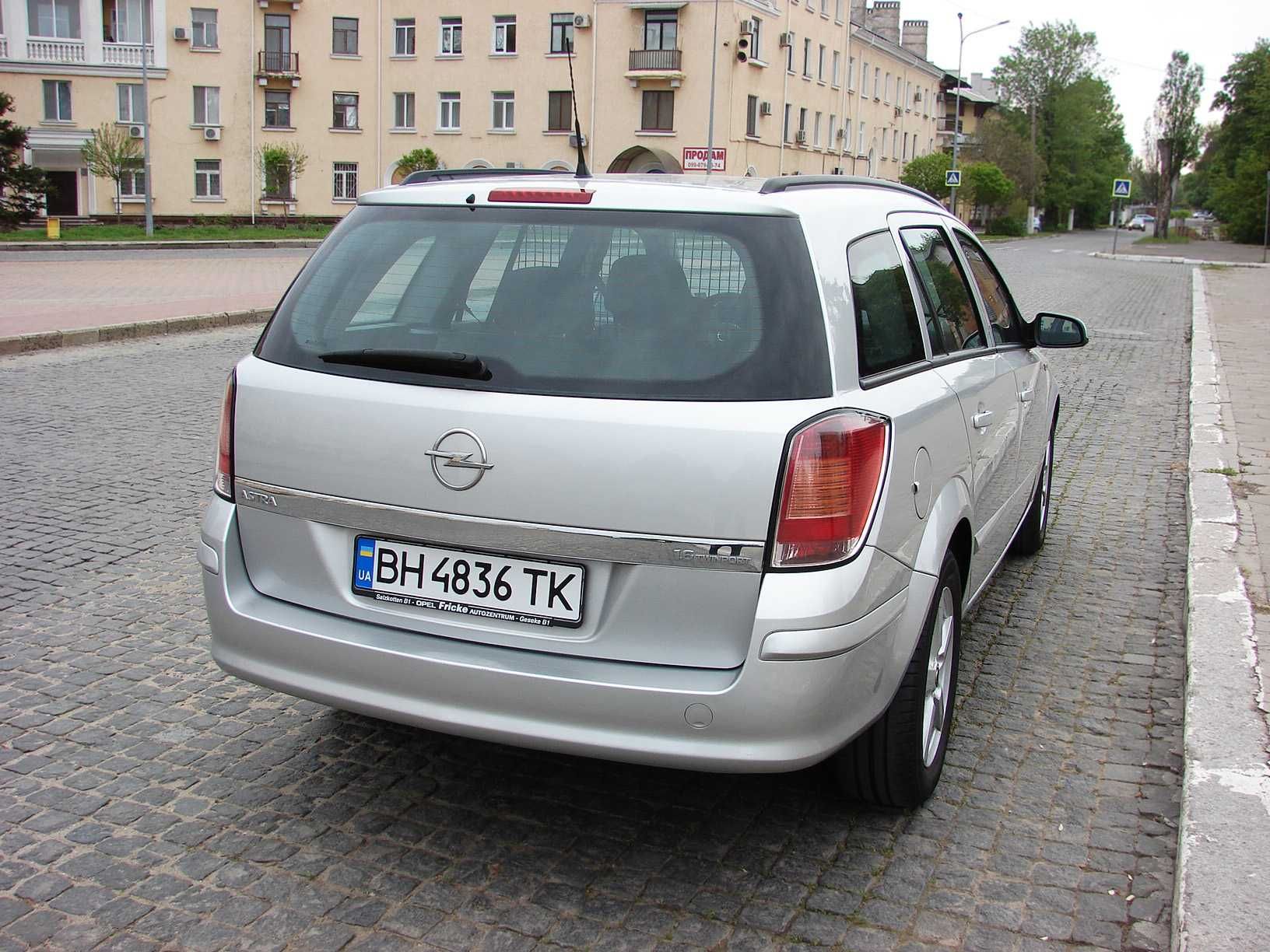 Свежепригнанная Opel Astra H 1.6 бензин 2006 г.в. (без подкрасов)