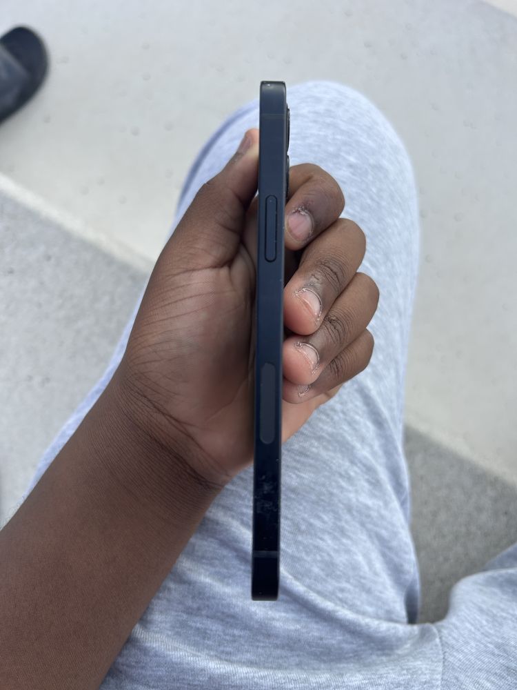 Iphone 12 em otimo estado