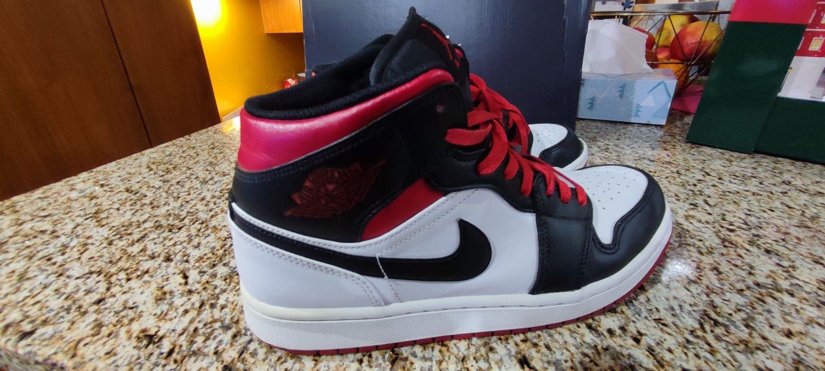 Jordan Air 1 Mid