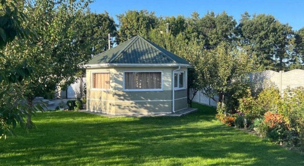 Будинок з ремонтом та меблями_Макарів