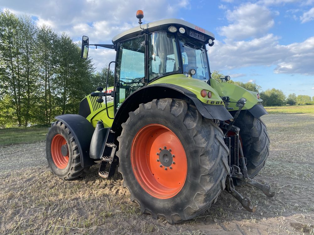 Traktor CLAAS AXION 840 . CMATIC . Pneumatyka Miękka oś . Sprowadzony