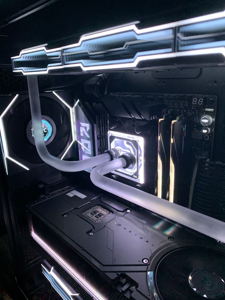 Komputer RTX 5090 Rog Ryzen 9 9950X3D Chlodzenie wodne custom loop