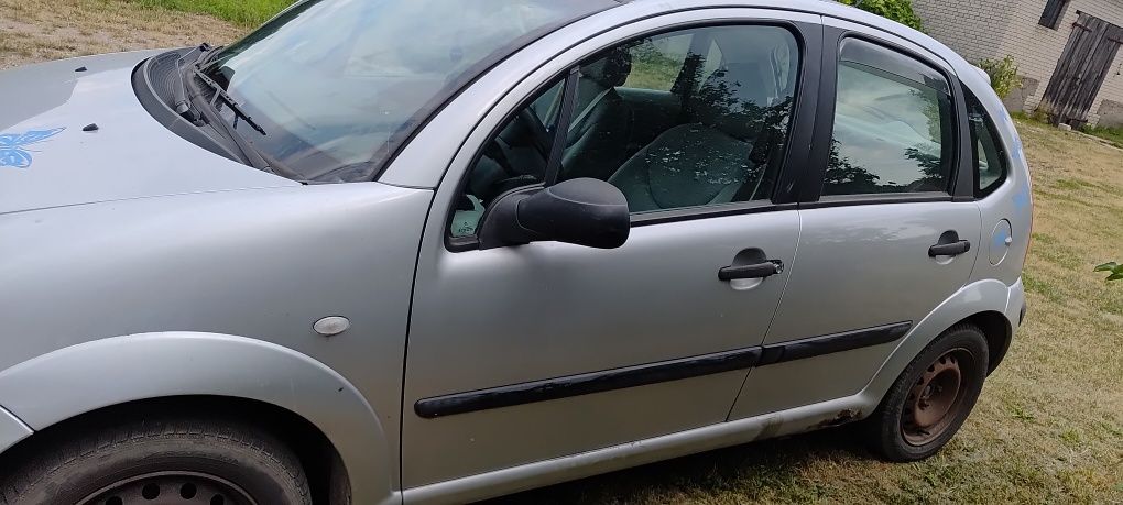 Citroën C3 2004 rok, do wymiany akumulator, pozatym sprawny
