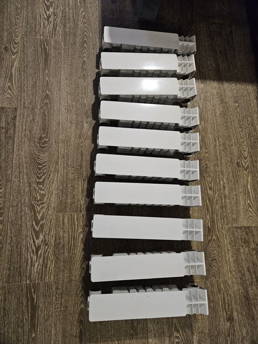 Продам радиатор короткий 40 см  Италия