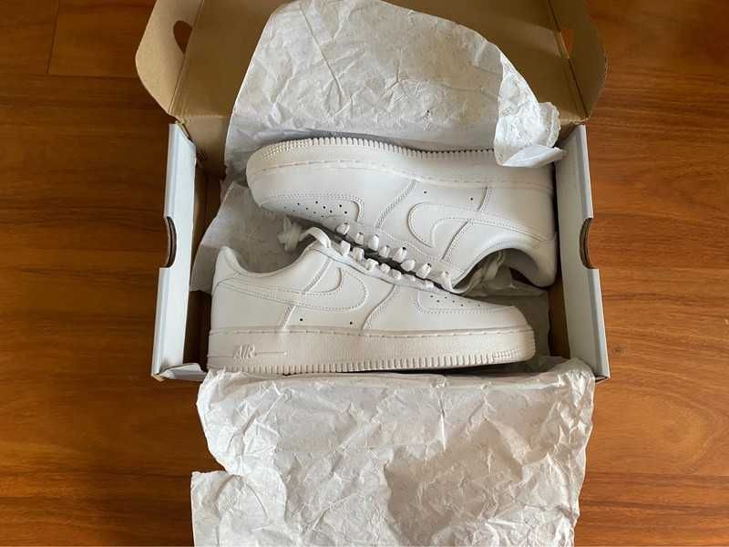 Nike Air Force 1 Low '07 White Rozmiar 40.5