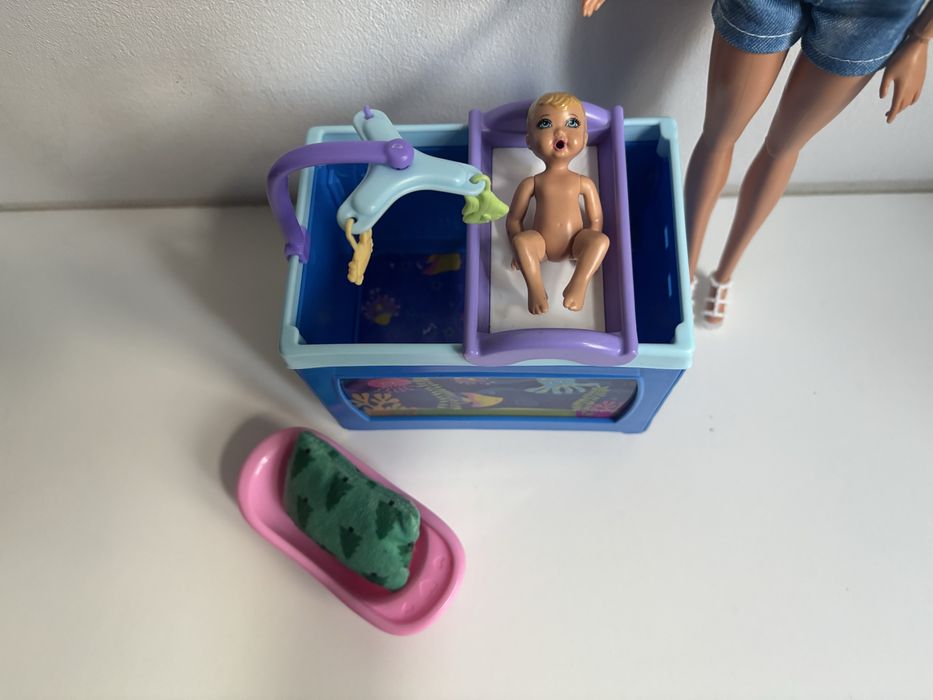 Barbie lalka niemowlak bobas kołyska artykulacja ruchoma przewijak