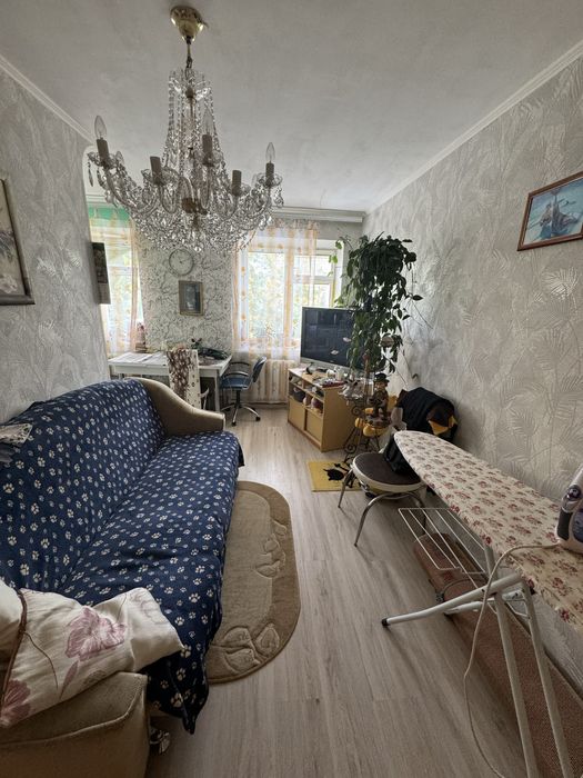 Хороша 2 кімнатна квартира, в стані - заходь і живи!