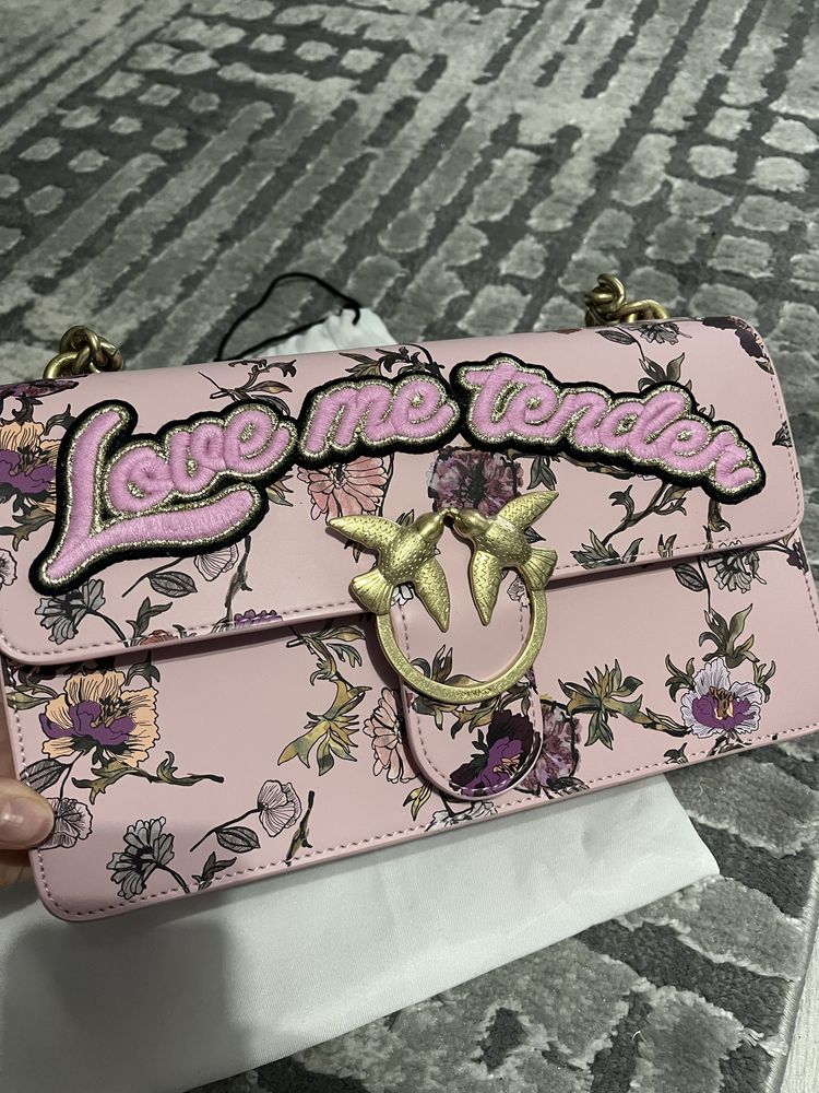 Pinko Love me tender różowa torebka na lancuszku