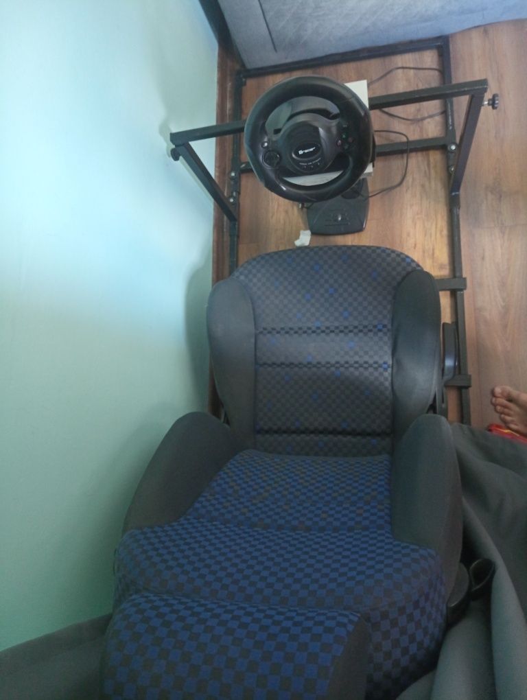 Fotel gamingowy z kierownicą / regulacja/