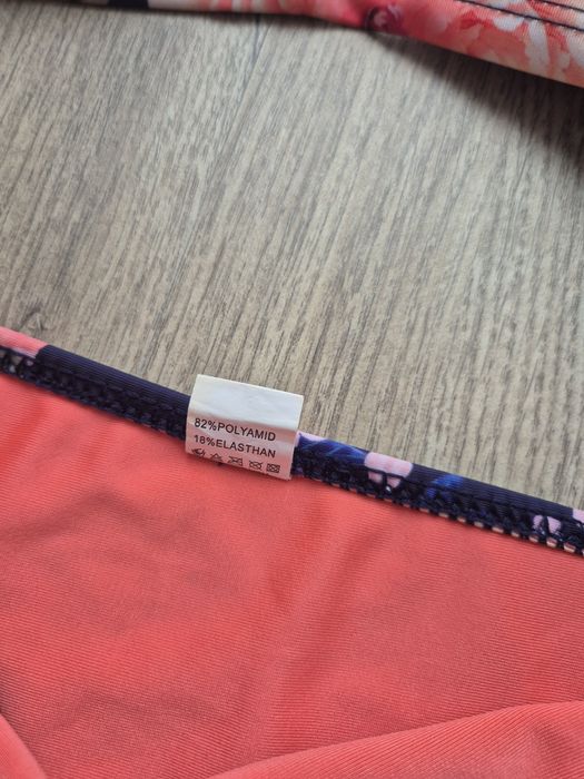 Bikini strój kąpielowy M

Normalne ślady użytkowania I prania