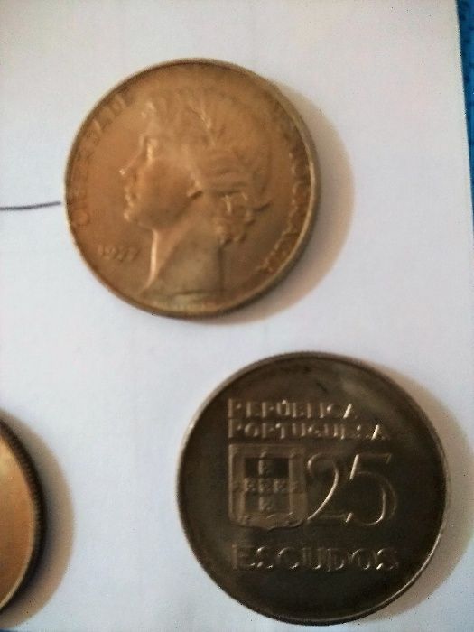 3 Moedas antigas de 25$00 de 1977