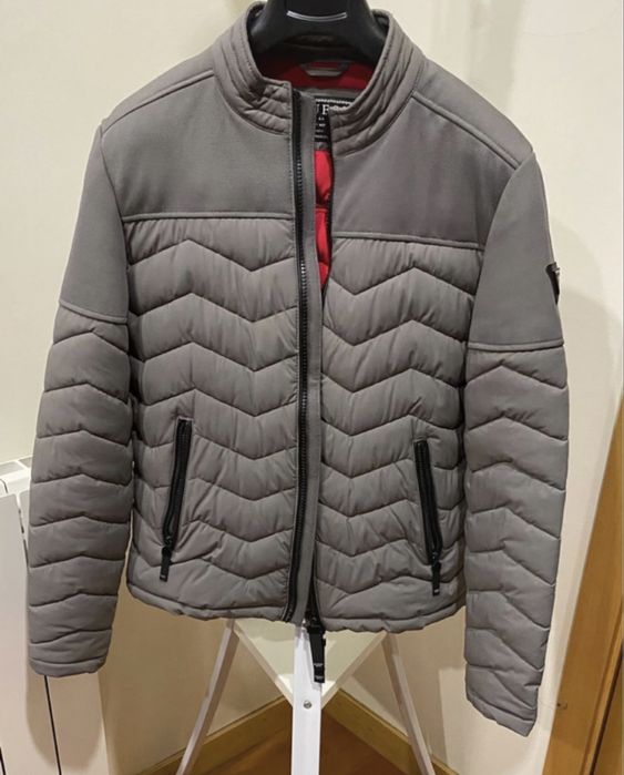 Blusão Guess Alcochoado e relente à àgua tamanho S