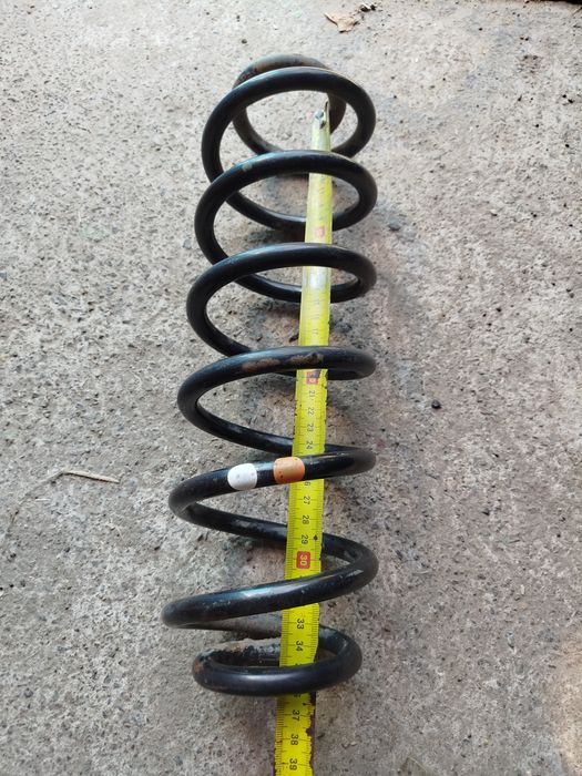 Пружина задня гольф 6