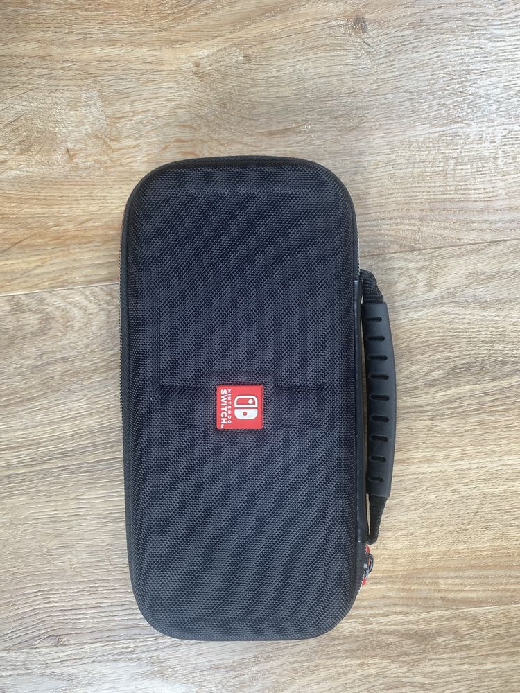 Ninetendo switch z etui i grami