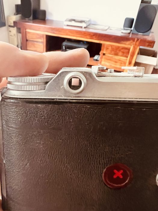 Stary aparat fotograficzny sprawny.