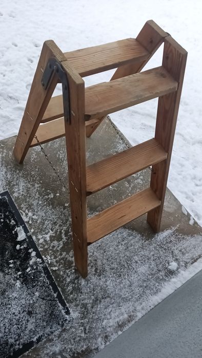 Drewniana drabinka kwietnik