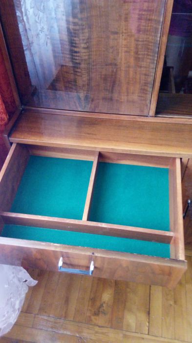 Сервант з натурального дерева(Польща)