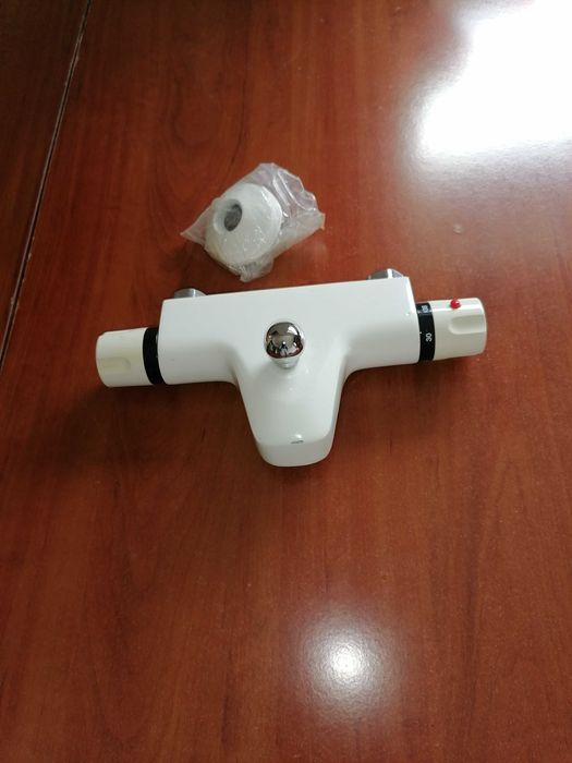 Torneira de banheiro.