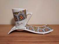 Chávena e pires de café alusivos a Gaudi