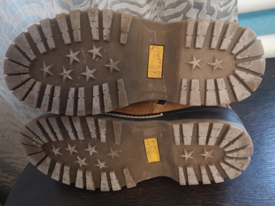 Ботинки фирминые зимние  кожа 40 размер