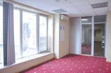Офіс 220 м², вул. Героїв Космосу, 4.  Без % БЦ Сателліт