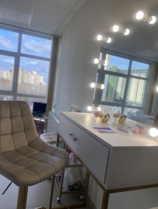 Оренда візажного столика / стіл бровіста ( є ГЕНЕРАТОР)